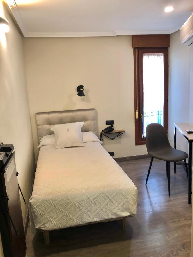 Hostal Astoria Madrid Luaran gambar
